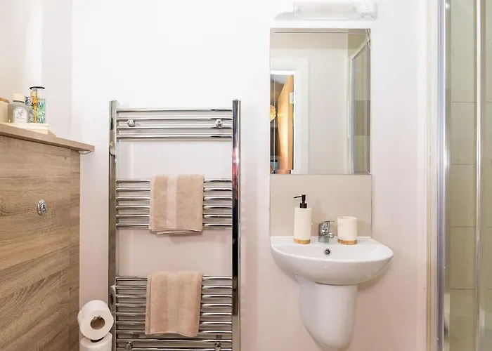 2 Bed In דירה אשבורן
